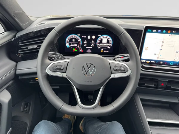 VOLKSWAGEN Tiguan (2025) — foto 12 van 16