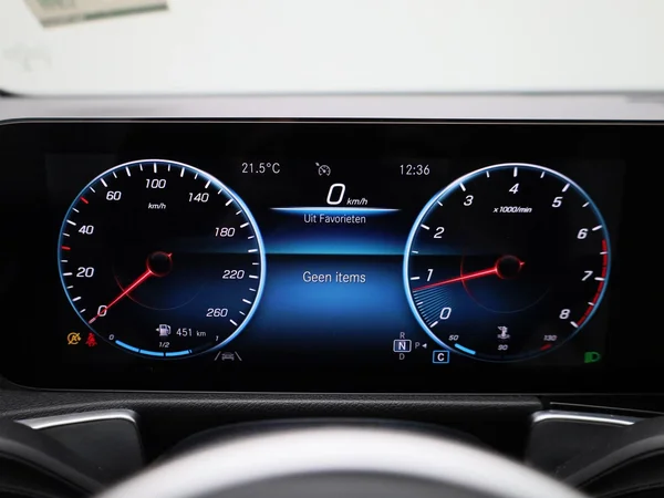 Mercedes-Benz GLB (2021) — foto 9 van 45
