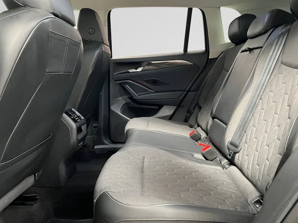 VOLKSWAGEN Tiguan (2024) — foto 7 van 20