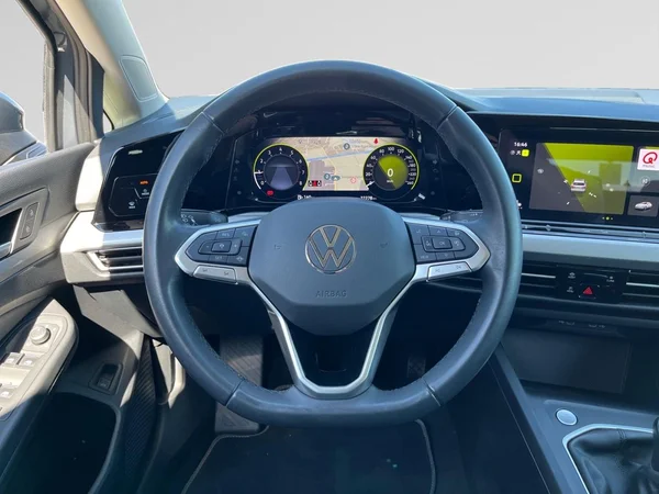 VOLKSWAGEN Golf VIII SW (2024) — foto 2 van 22
