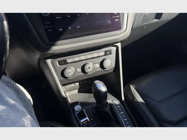 Volkswagen Tiguan (2019) — foto 13 van 24