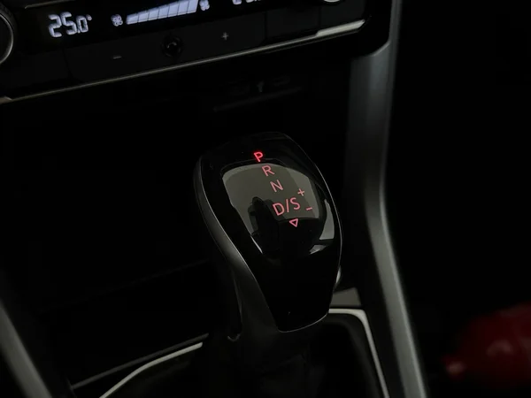 VOLKSWAGEN T-Cross (2021) — foto 4 van 26