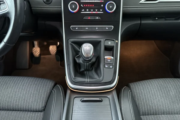 Renault Scenic (2021) — foto 4 van 14