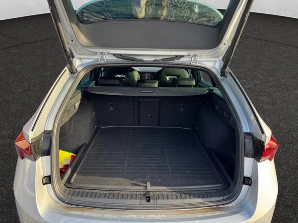 SKODA Octavia Combi (2024) — foto 7 van 16