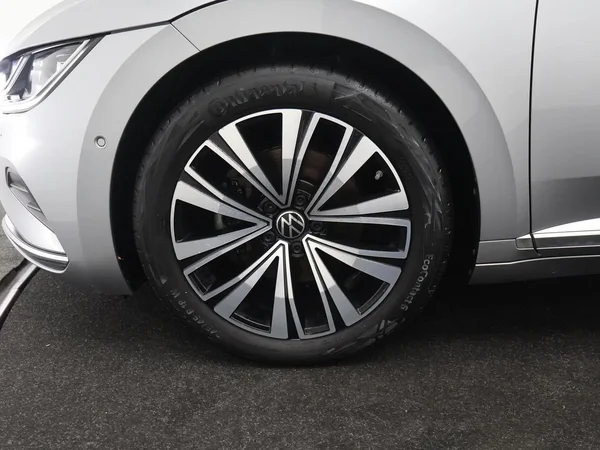 Volkswagen Arteon (2022) — foto 8 van 18