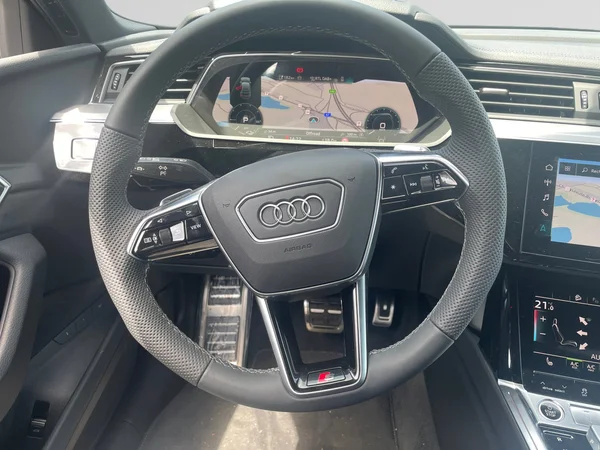 AUDI Q8 e-tron Sportback (2025) — foto 19 van 21