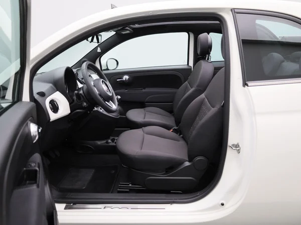Fiat 500C (2023) — foto 3 van 40
