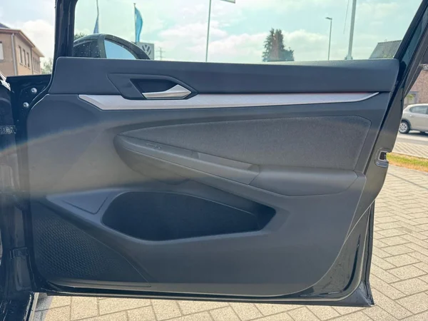 VOLKSWAGEN Golf VIII SW (2026) — foto 16 van 24