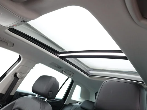 VOLKSWAGEN Tiguan (2019) — foto 15 van 22
