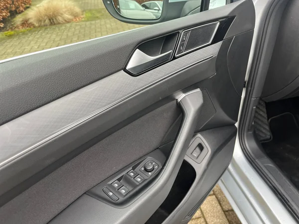 VOLKSWAGEN Passat SW (2023) — foto 8 van 24