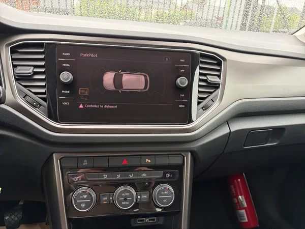 VOLKSWAGEN T-Roc (2018) — foto 2 van 10