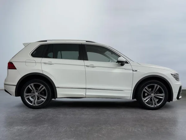 VOLKSWAGEN Tiguan (2018) — foto 29 van 34