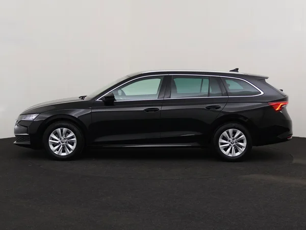 SKODA Octavia Combi (2024) — foto 14 van 19