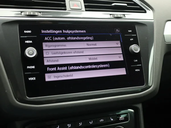 VOLKSWAGEN Tiguan (2020) — foto 18 van 25