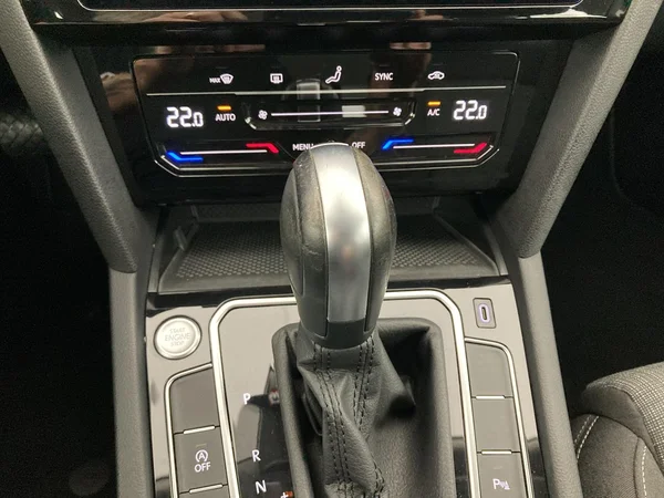 VOLKSWAGEN Passat Variant Dsl (2021) — foto 20 van 36