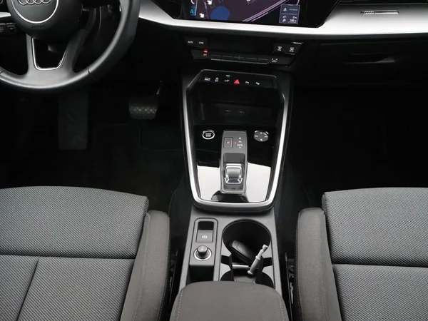 Audi A3 (2022) — foto 2 van 26