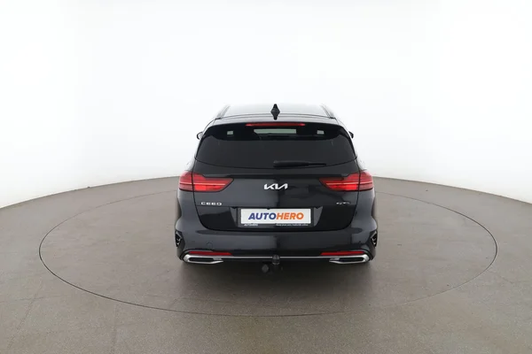 Kia cee'd (2023) — foto 11 van 16