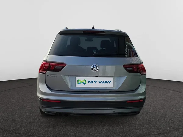 VOLKSWAGEN Tiguan (2019) — foto 19 van 24
