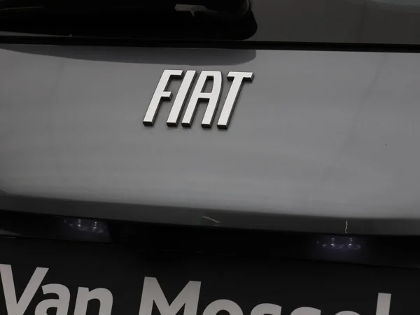 Fiat 500e (2023) — foto 38 van 44