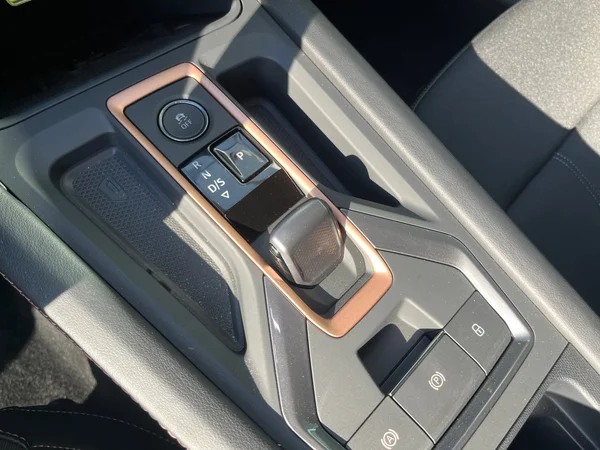 CUPRA Formentor e-Hybrid (PHEV) (2025) — foto 14 van 17