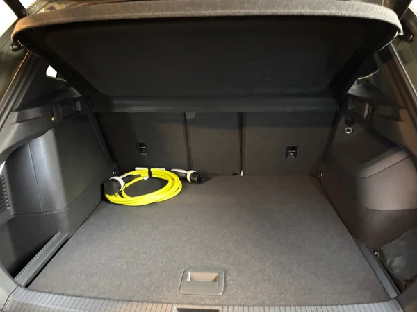 VOLKSWAGEN Tiguan (2025) — foto 9 van 24