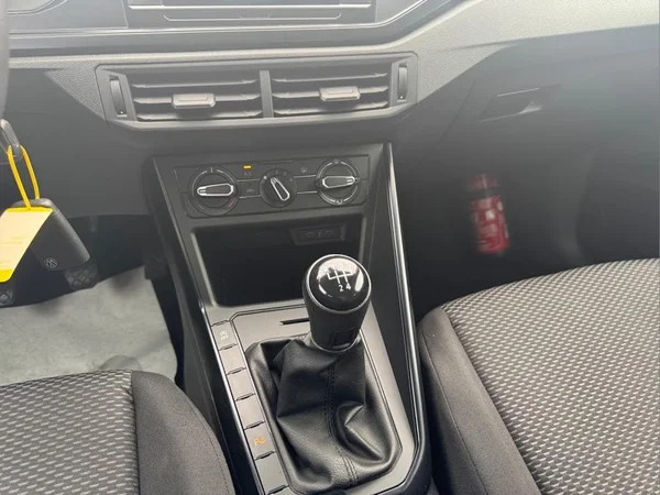 VOLKSWAGEN Polo (2021) — foto 13 van 14