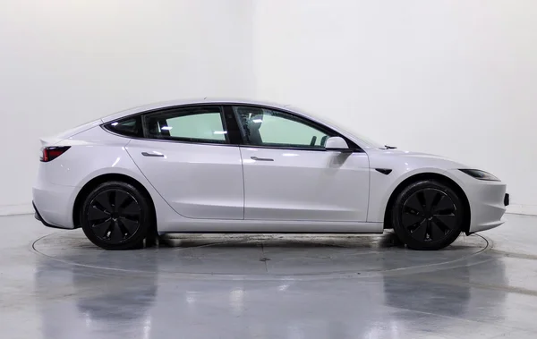 Tesla Model 3 (2024) — foto 44 van 47