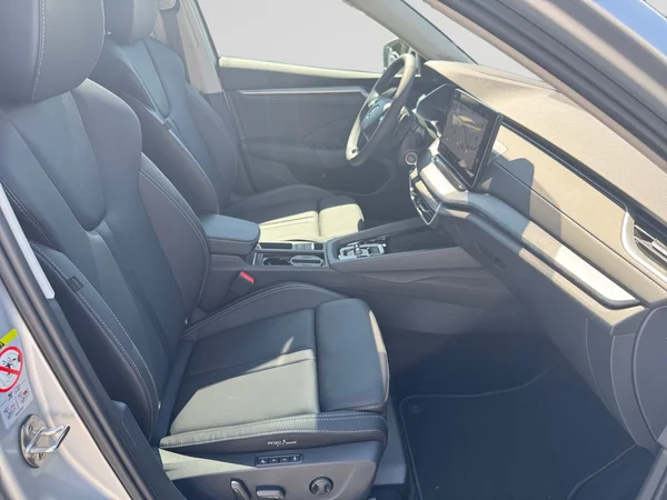 SKODA Octavia Combi (2025) — foto 8 van 24