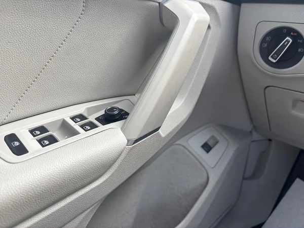 VOLKSWAGEN Tiguan (2017) — foto 4 van 19