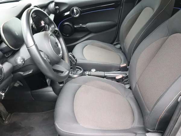 MINI Cooper (2024) — foto 7 van 23