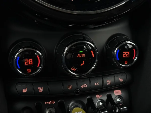 MINI Cooper SE (2023) — foto 18 van 31