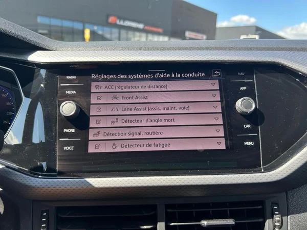 VOLKSWAGEN T-Cross (2022) — foto 10 van 31