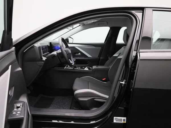 Opel Astra (2023) — foto 36 van 36