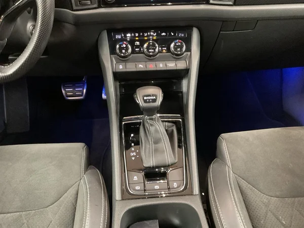 SKODA Kodiaq (2024) — foto 3 van 22