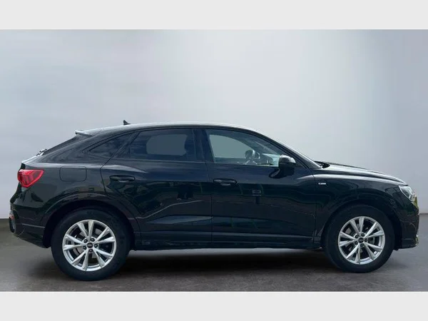 Audi Q3 Sportback (2025) — foto 26 van 29