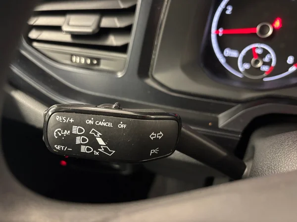VOLKSWAGEN Polo (2017) — foto 10 van 18