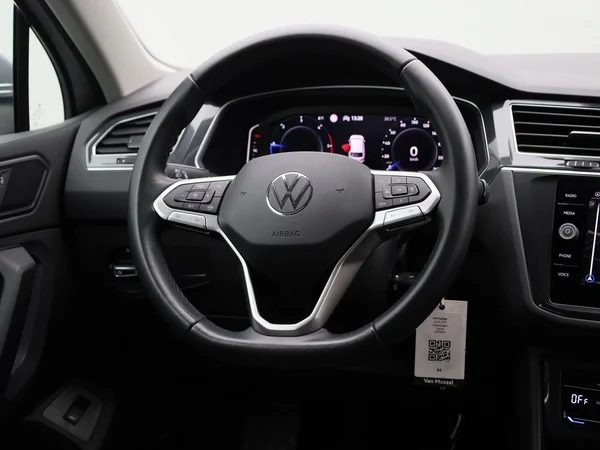 Volkswagen Tiguan (2023) — foto 5 van 43