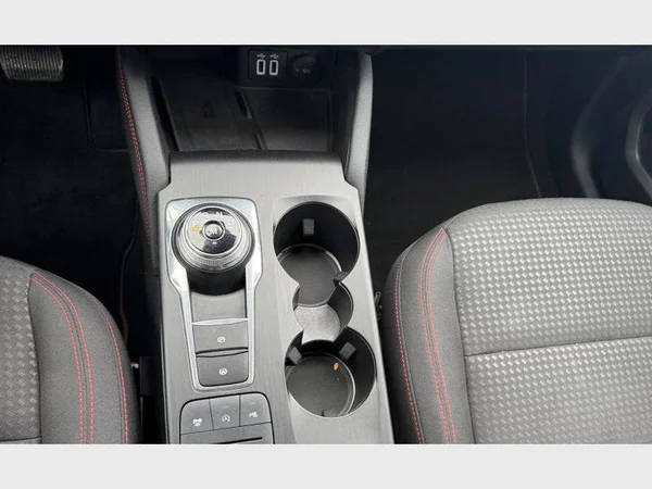 Ford Kuga (2021) — foto 10 van 28