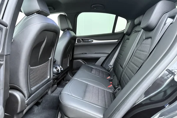 Alfa Romeo Stelvio (2022) — foto 17 van 18