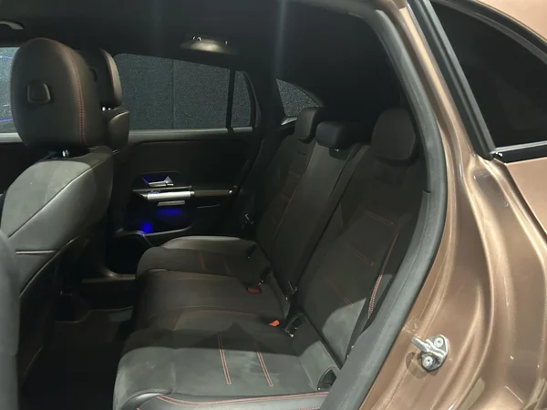 Mercedes-Benz GLA (2023) — foto 16 van 18