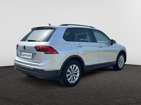 VOLKSWAGEN Tiguan (2022) — foto 12 van 23