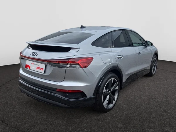 AUDI Q4 Sportback e-tron (2025) — foto 21 van 24