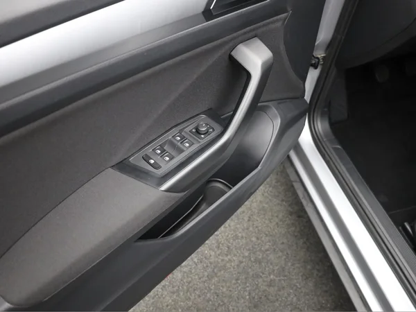 VOLKSWAGEN T-Roc (2022) — foto 10 van 19