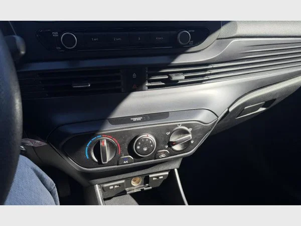 Hyundai i20 (2022) — foto 14 van 21