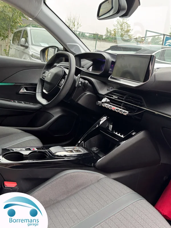 Peugeot 208 (2022) — foto 13 van 34