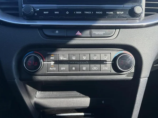 KIA XCeed (2024) — foto 14 van 31