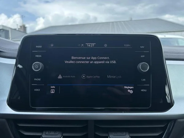 VOLKSWAGEN T-Roc (2022) — foto 9 van 31