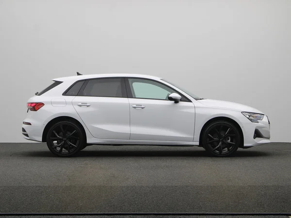 AUDI A3 Sportback (2024) — foto 15 van 19