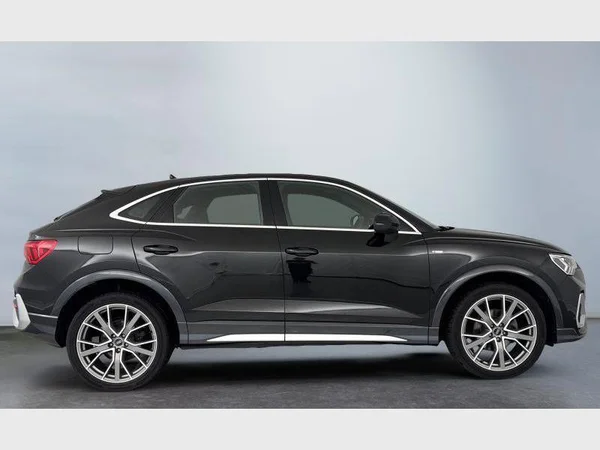 Audi Q3 Sportback (2022) — foto 32 van 33