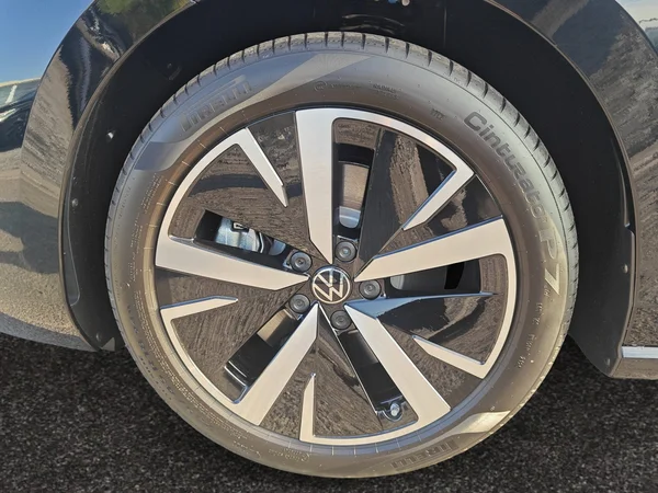 VOLKSWAGEN Passat Variant eHybrid (PHEV) (2025) — foto 11 van 16